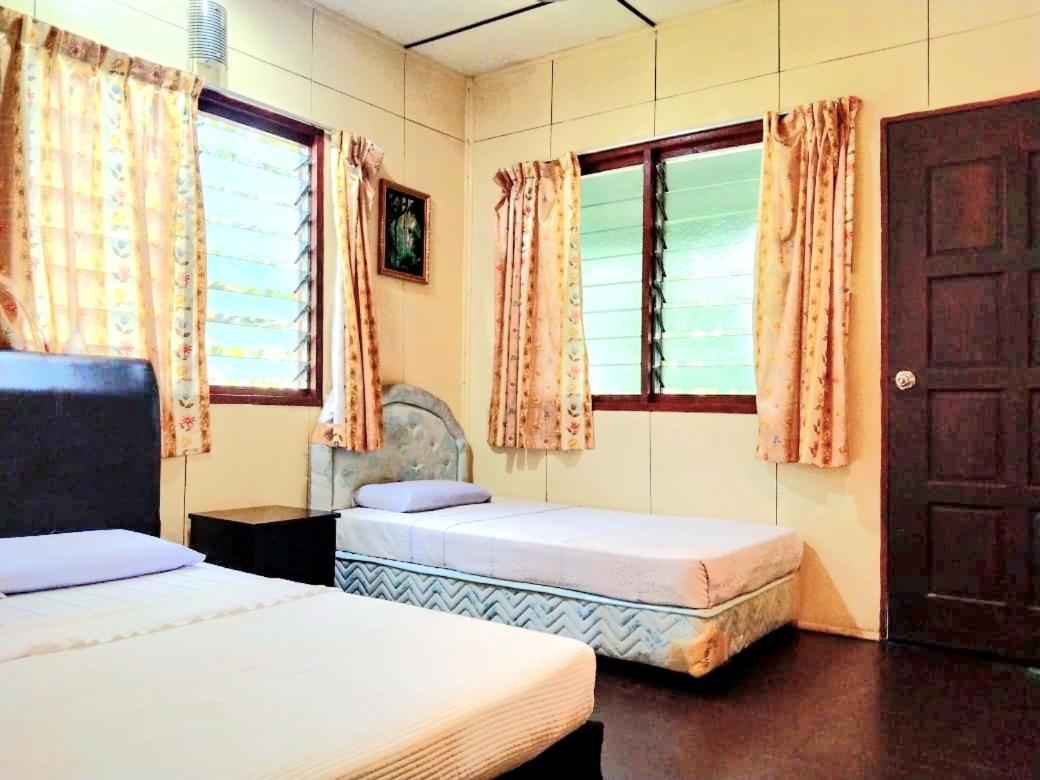 Sukau Backpackers B&B Bagian luar foto