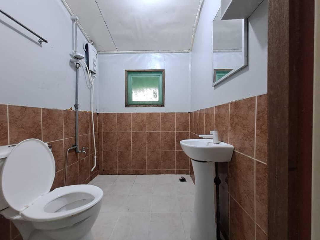 Sukau Backpackers B&B Bagian luar foto