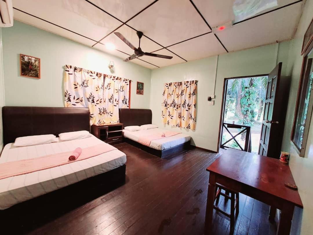 Sukau Backpackers B&B Bagian luar foto