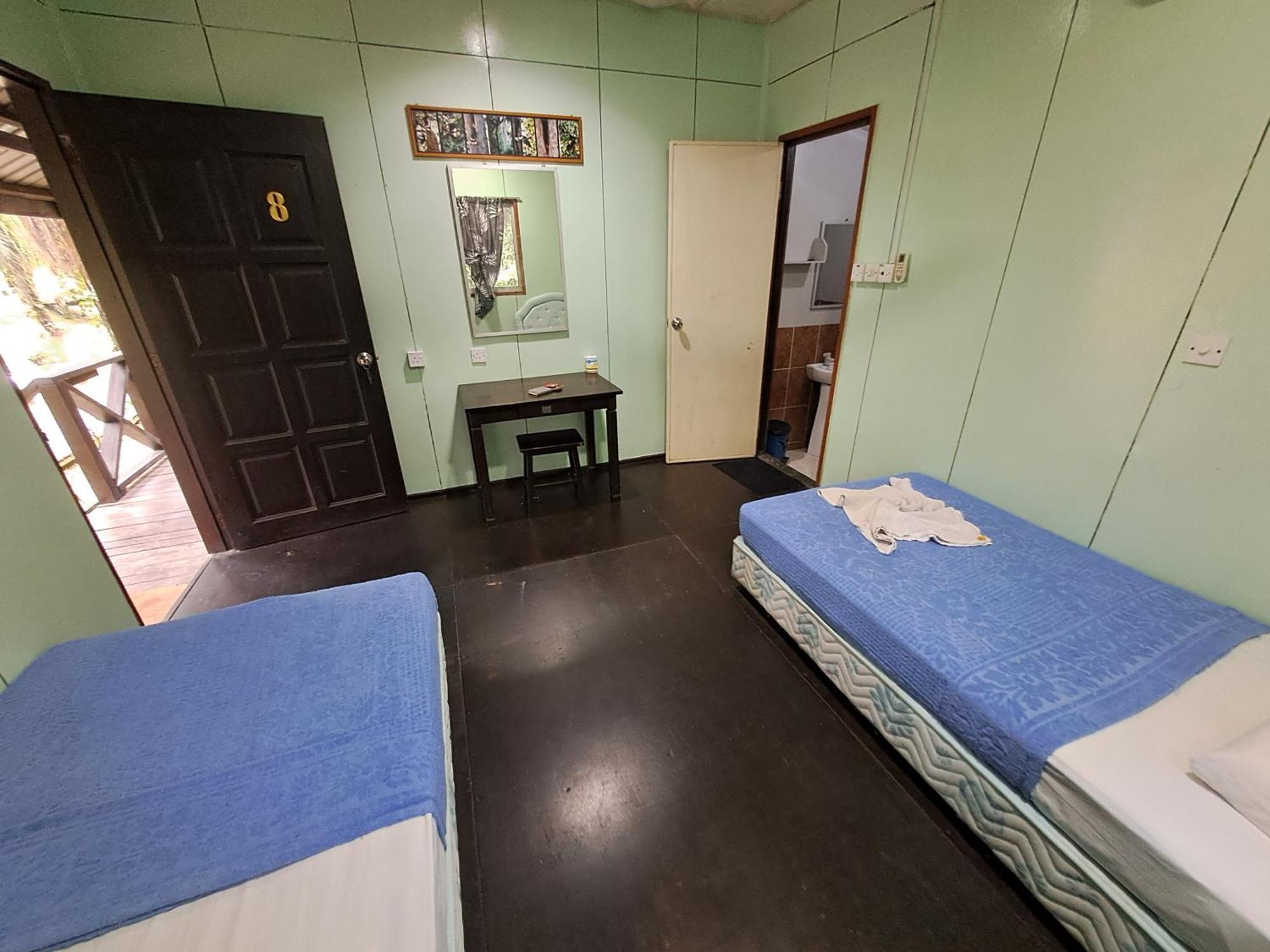 Sukau Backpackers B&B Bagian luar foto