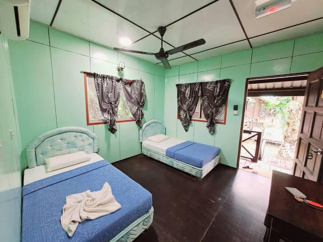 Sukau Backpackers B&B Bagian luar foto